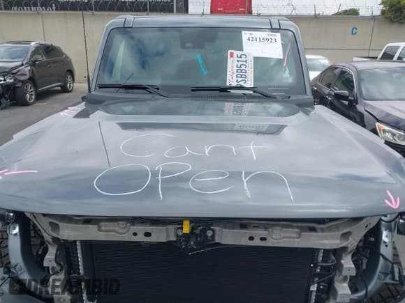 ✅ 2024 Ford Bronco Badlands • VIN: 1FMEE9BP9RLB31294 • Lot: 42115923. Listed on IAAI with 1,675 mi. Free auction sales archive from the USA and detailed vehicle history report at DreamBid. Image 10.