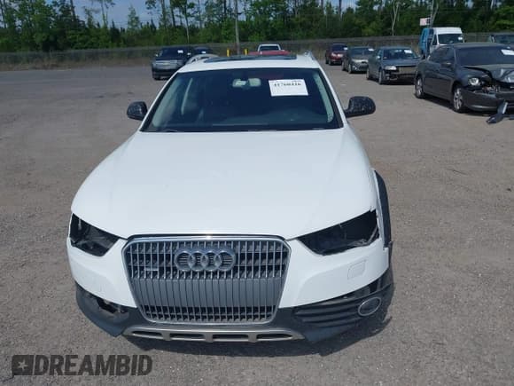 ✅ 2015 Audi allroad A4 Premium Plus • VIN: WA1UFAFLXFA055527 • Лот: 41760426. Опубликован ранее на IAAI с пробегом 130 238 миль. Бесплатный доступ к архиву аукционных продаж из США и подробный отчёт об истории автомобиля на DreamBid. Изображение 12.