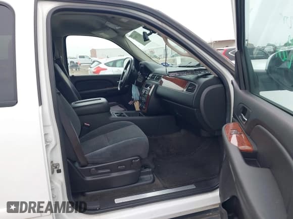 ✅ 2008 Chevrolet Suburban 2LT • VIN: 3GNFC16038G200142 • Lot: 42174897. Listed on IAAI with 84,318 mi. Free auction sales archive from the USA and detailed vehicle history report at DreamBid. Image 5.