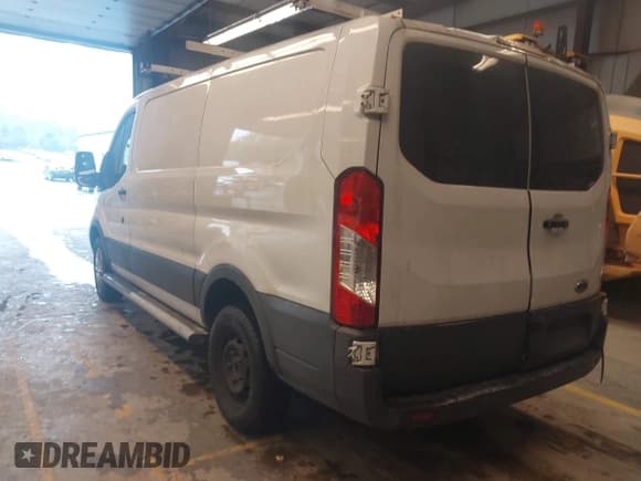 ✅ 2018 Ford Transit • VIN: 1FTYR1ZM1JKB16995 • Lot: 42186050. Wystawiony na IAAI z przebiegiem 140 180 mil. Bezpłatny archiwum sprzedaży aukcyjnych z USA i szczegółowy raport historii pojazdu na DreamBid. Zdjęcie 3.