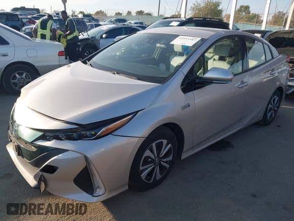 ✅ 2017 Toyota Prius Plus • VIN: JTDKARFP3H3027184 • Lot: 43595383. Listed on IAAI with 41,919 mi. Free auction sales archive from the USA and detailed vehicle history report at DreamBid. Image 17.