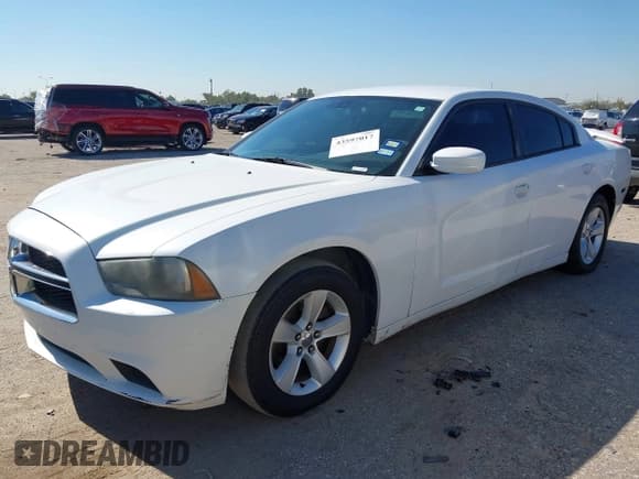 ✅ 2013 Dodge Charger SE • VIN: 2C3CDXBG4DH683752 • Lot: 43597017. Wystawiony na IAAI z przebiegiem 237 399 mil. Bezpłatny archiwum sprzedaży aukcyjnych z USA i szczegółowy raport historii pojazdu na DreamBid. Zdjęcie 2.