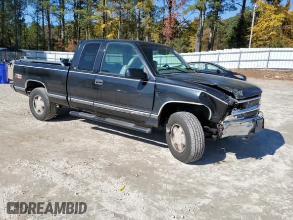 ✅ 1997 Chevrolet Silverado 1500 • VIN: 2GCEK19R6V1217877 • Lot: 90661175. Listed on Copart with 140,744 mi. Free auction sales archive from the USA and detailed vehicle history report at DreamBid. Image 4.