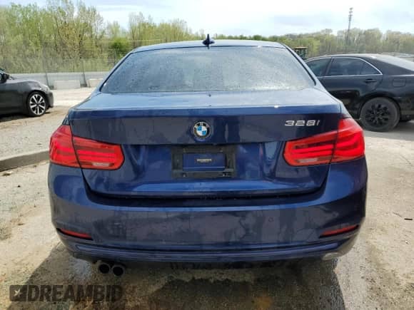 2016 BMW 3 Series z VIN WBA8E7C52GK415434, wystawiony jako Copart lot #52908405 z przebiegiem 124 476 mil mil oraz Nie do naprawy • Non repairable. Historia ofert i sprzedaży dostępna na DreamBid. Obrazek 6.