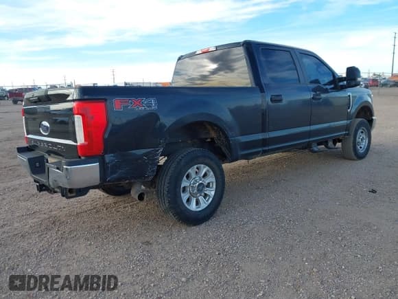 ✅ 2019 Ford F-250 XL • VIN: 1FT7W2B69KEF00545 • Lot: 43723422. Wystawiony na IAAI z przebiegiem 130 705 mil. Bezpłatny archiwum sprzedaży aukcyjnych z USA i szczegółowy raport historii pojazdu na DreamBid. Zdjęcie 4.