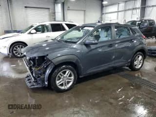 ✅ 2022 Hyundai Kona SE • VIN: KM8K2CAB3NU760200 • Лот: 84888615. Опубликован ранее на Copart с пробегом 47 637 миль. Бесплатный доступ к архиву аукционных продаж из США и подробный отчёт об истории автомобиля на DreamBid. Изображение 1.