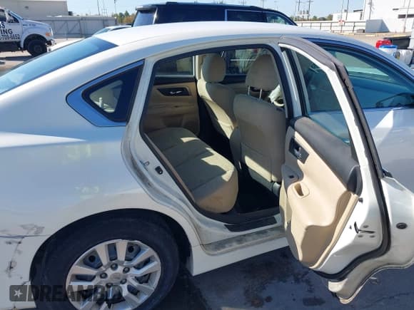 ✅ 2015 Nissan Altima SV • VIN: 1N4AL3AP5FC579704 • Lot: 43518349. Wystawiony na IAAI z przebiegiem 157 687 mil. Bezpłatny archiwum sprzedaży aukcyjnych z USA i szczegółowy raport historii pojazdu na DreamBid. Zdjęcie 8.