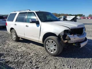 ✅ 2013 Lincoln Navigator • VIN: 5LMJJ2H5XDEL08954 • Лот: 43702752. Опубликован ранее на IAAI с пробегом 180 389 миль. Бесплатный доступ к архиву аукционных продаж из США и подробный отчёт об истории автомобиля на DreamBid. Изображение 1.