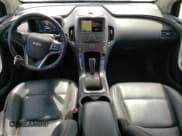 ✅ 2015 Chevrolet Volt • VIN: 1G1RB6E48FU118226 • Lot: 68071924. Wystawiony na Copart z przebiegiem 81 102 mil. Bezpłatny archiwum sprzedaży aukcyjnych z USA i szczegółowy raport historii pojazdu na DreamBid. Zdjęcie 8.