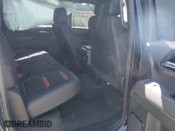 ✅ 2025 GMC Sierra 1500 AT4 • VIN: 3GTUUEE84SG281302 • Lot: 43138725. Listed on IAAI with 2,491 mi. Free auction sales archive from the USA and detailed vehicle history report at DreamBid. Image 8.