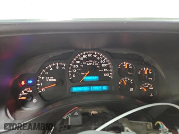 ✅ 2003 Chevrolet Silverado 2500HD LS • VIN: 1GCHK23U53F205984 • Lot: 93375735. Wystawiony na Copart z przebiegiem 170 525 mil. Bezpłatny archiwum sprzedaży aukcyjnych z USA i szczegółowy raport historii pojazdu na DreamBid. Zdjęcie 9.