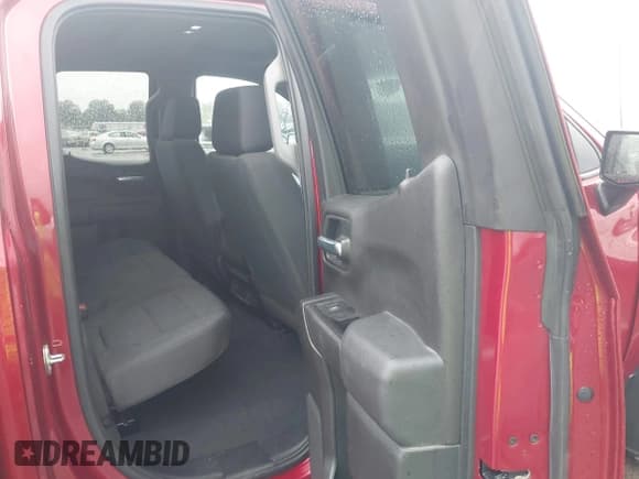 ✅ 2020 Chevrolet Silverado 1500 Custom • VIN: 1GCRWBEH7LZ317693 • Lot: 43293654. Wystawiony na IAAI z przebiegiem 121 382 mil. Bezpłatny archiwum sprzedaży aukcyjnych z USA i szczegółowy raport historii pojazdu na DreamBid. Zdjęcie 8.