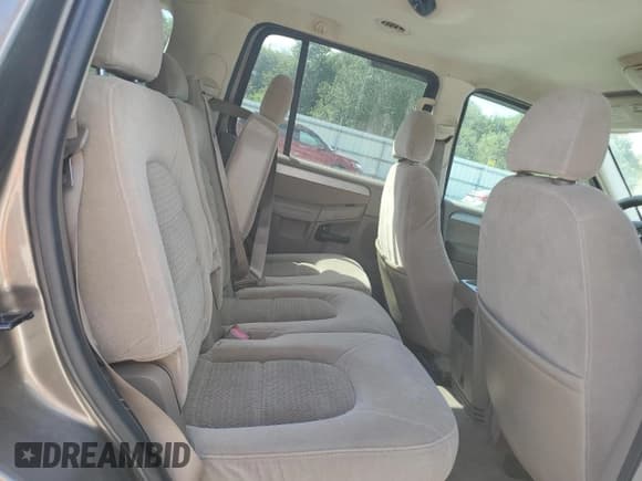 ✅ 2004 Ford Explorer XLT • VIN: 1FMZU73E94UC05497 • Lot: 73175304. Wystawiony na Copart z przebiegiem 175 933 mil. Bezpłatny archiwum sprzedaży aukcyjnych z USA i szczegółowy raport historii pojazdu na DreamBid. Zdjęcie 11.