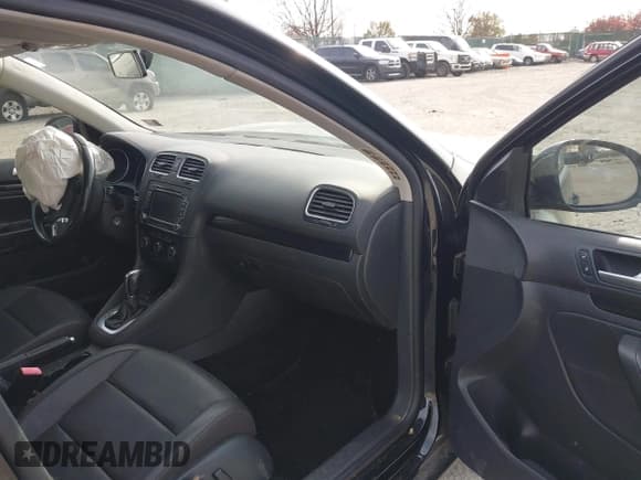 ✅ 2013 Volkswagen Jetta TDI w/Sunroof & Nav • VIN: 3VWPL7AJ8DM692353 • Lot: 43649587. Wystawiony na IAAI z przebiegiem 121 184 mil. Bezpłatny archiwum sprzedaży aukcyjnych z USA i szczegółowy raport historii pojazdu na DreamBid. Zdjęcie 5.