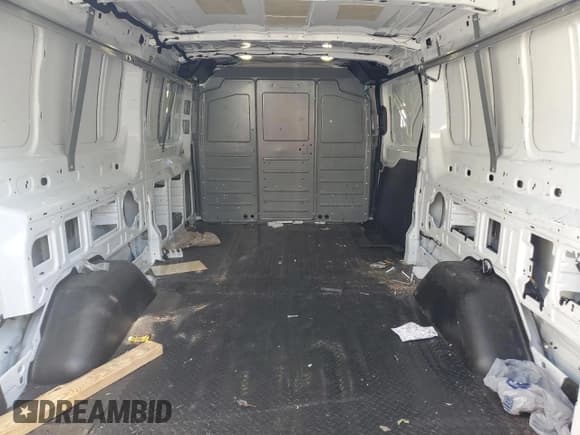 ✅ 2017 Ford Transit • VIN: 1FTYR2YM7HKB51963 • Лот: 54344645. Опубликован ранее на Copart с пробегом 142 825 миль. Бесплатный доступ к архиву аукционных продаж из США и подробный отчёт об истории автомобиля на DreamBid. Изображение 11.