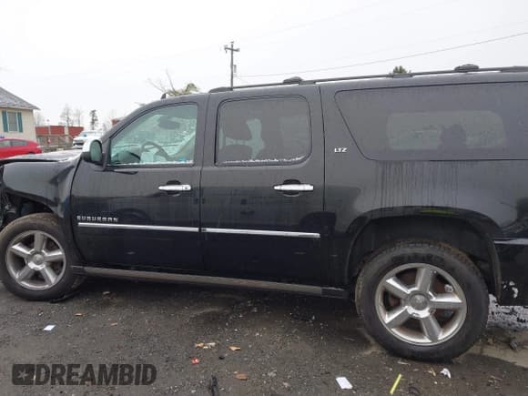 ✅ 2011 Chevrolet Suburban LTZ • VIN: 1GNSKKE32BR399047 • Lot: 43716916. Listed on IAAI with 128,196 mi. Free auction sales archive from the USA and detailed vehicle history report at DreamBid. Image 13.