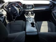 ✅ 2018 Chevrolet Camaro 1LT • VIN: 1G1FB1RS7J0110147 • Lot: 70196105. Wystawiony na Copart z przebiegiem 103 630 mil. Bezpłatny archiwum sprzedaży aukcyjnych z USA i szczegółowy raport historii pojazdu na DreamBid. Zdjęcie 8.