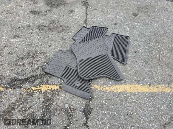 ✅ 2014 Chevrolet Silverado 1500 LTZ • VIN: 3GCPCSEC5EG405942 • Лот: 70816434. Опубликован ранее на Copart с пробегом 61 519 миль. Бесплатный доступ к архиву аукционных продаж из США и подробный отчёт об истории автомобиля на DreamBid. Изображение 14.