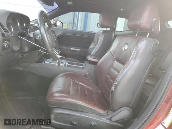 ✅ 2014 Dodge Challenger SXT • VIN: 2C3CDYAG1EH269949 • Lot: 83834474. Wystawiony na Copart z przebiegiem 120 433 mil. Bezpłatny archiwum sprzedaży aukcyjnych z USA i szczegółowy raport historii pojazdu na DreamBid. Zdjęcie 7.