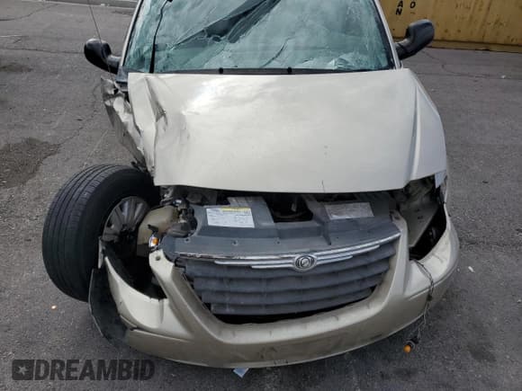 ✅ 2005 Chrysler Town & Country LX • VIN: 2C4GP44R25R535452 • Lot: 82361745. Listed on Copart with Not provided. Free auction sales archive from the USA and detailed vehicle history report at DreamBid. Image 12.