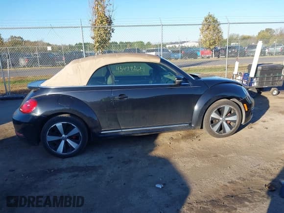 ✅ 2013 Volkswagen Beetle 2.0T • VIN: 3VW7T7AT4DM830908 • Lot: 43499204. Wystawiony na IAAI z przebiegiem 89 580 mil. Bezpłatny archiwum sprzedaży aukcyjnych z USA i szczegółowy raport historii pojazdu na DreamBid. Zdjęcie 13.