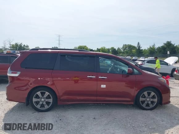 ✅ 2017 Toyota Sienna SE • VIN: 5TDXZ3DC8HS897684 • Lot: 42989798. Listed on IAAI with 48,065 mi. Free auction sales archive from the USA and detailed vehicle history report at DreamBid. Image 13.