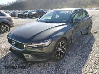 ✅ 2019 Volvo S60 Momentum • VIN: 7JRA22TK9KG015292 • Lot: 66358072. Wystawiony na Copart z przebiegiem 45 886 mil. Bezpłatny archiwum sprzedaży aukcyjnych z USA i szczegółowy raport historii pojazdu na DreamBid. Zdjęcie 2.