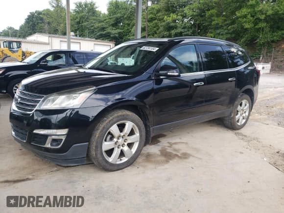 ✅ 2017 Chevrolet Traverse LT • VIN: 1GNKRGKD4HJ151685 • Lot: 62734104. Wystawiony na Copart z przebiegiem 180 572 mil. Bezpłatny archiwum sprzedaży aukcyjnych z USA i szczegółowy raport historii pojazdu na DreamBid. Zdjęcie 1.
