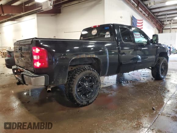 ✅ 2011 Chevrolet Silverado 1500 LT • VIN: 1GCRKSE3XBZ300580 • Lot: 72757284. Listed on Copart with 153,902 mi. Free auction sales archive from the USA and detailed vehicle history report at DreamBid. Image 3.