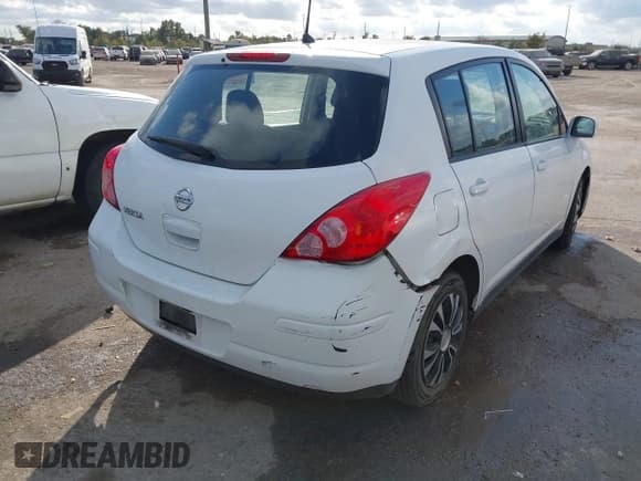 ✅ 2011 Nissan Versa S • VIN: 3N1BC1CP5BL468135 • Lot: 43716217. Wystawiony na IAAI z przebiegiem 173 793 mil. Bezpłatny archiwum sprzedaży aukcyjnych z USA i szczegółowy raport historii pojazdu na DreamBid. Zdjęcie 4.