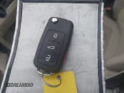 ✅ 2015 Volkswagen Passat S • VIN: 1VWAT7A36FC086898 • Lot: 43900114. Wystawiony na IAAI z przebiegiem 158 124 mil. Bezpłatny archiwum sprzedaży aukcyjnych z USA i szczegółowy raport historii pojazdu na DreamBid. Zdjęcie 11.