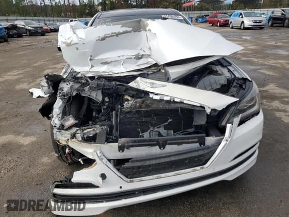 ✅ 2015 Hyundai Genesis 3.8L • VIN: KMHGN4JE5FU020663 • Lot: 83406494. Wystawiony na Copart z przebiegiem Nie podano. Bezpłatny archiwum sprzedaży aukcyjnych z USA i szczegółowy raport historii pojazdu na DreamBid. Zdjęcie 11.