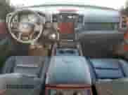 2020 Ram 1500 Rebel z VIN 1C6SRFLM1LN231228, wystawiony jako Copart lot #58342265 z przebiegiem 133 097 mil mil oraz Czysty tytuł • Clean title. Historia ofert i sprzedaży dostępna na DreamBid. Obrazek 8.