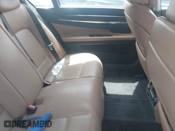 ✅ 2010 BMW 7 Series 750Li xDrive • VIN: WBAKC8C55ACY68983 • Lot: 42501264. Wystawiony na IAAI z przebiegiem 204 955 mil. Bezpłatny archiwum sprzedaży aukcyjnych z USA i szczegółowy raport historii pojazdu na DreamBid. Zdjęcie 8.