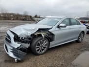 ✅ 2022 Mercedes-Benz E 450 • VIN: W1KZF5KB0NB032899 • Лот: 82189393. Опубликован ранее на Copart с пробегом 16 372 миль. Бесплатный доступ к архиву аукционных продаж из США и подробный отчёт об истории автомобиля на DreamBid. Изображение 1.