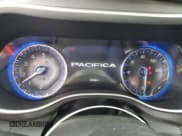 ✅ 2022 Chrysler Pacifica Touring L • VIN: 2C4RC1BG8NR150871 • Lot: 67777385. Wystawiony na Copart z przebiegiem 127 022 mil. Bezpłatny archiwum sprzedaży aukcyjnych z USA i szczegółowy raport historii pojazdu na DreamBid. Zdjęcie 9.