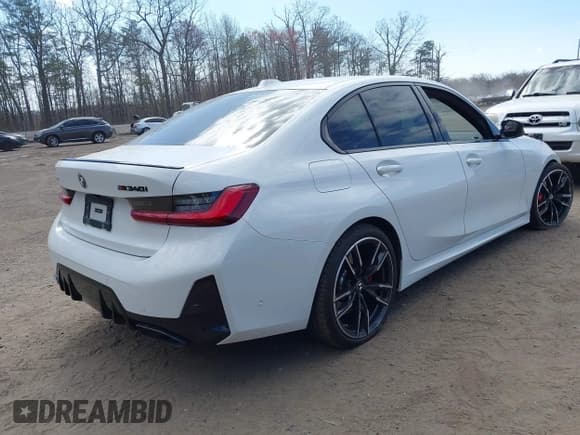 ✅ 2024 BMW 3 Series M340i xDrive • VIN: 3MW49FF02R8D79729 • Lot: 41923780. Listed on IAAI with 10,208 mi. Free auction sales archive from the USA and detailed vehicle history report at DreamBid. Image 4.