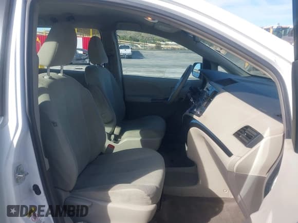 ✅ 2012 Toyota Sienna • VIN: 5TDZK3DC2CS218434 • Лот: 43785927. Опубликован ранее на IAAI с пробегом 405 777 миль. Бесплатный доступ к архиву аукционных продаж из США и подробный отчёт об истории автомобиля на DreamBid. Изображение 5.