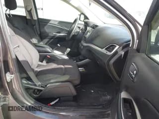 ✅ 2015 Dodge Journey American Value • VIN: 3C4PDCAB5FT511929 • Lot: 43687040. Wystawiony na IAAI z przebiegiem 136 341 mil. Bezpłatny archiwum sprzedaży aukcyjnych z USA i szczegółowy raport historii pojazdu na DreamBid. Zdjęcie 5.