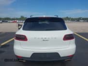 ✅ 2018 Porsche Macan • VIN: WP1AA2A55JLB22746 • Lot: 42639417. Wystawiony na IAAI z przebiegiem 28 269 mil. Bezpłatny archiwum sprzedaży aukcyjnych z USA i szczegółowy raport historii pojazdu na DreamBid. Zdjęcie 17.