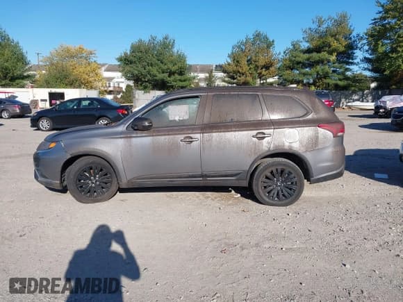 ✅ 2020 Mitsubishi Outlander ES • VIN: JA4AZ3A39LZ041189 • Lot: 43503723. Wystawiony na IAAI z przebiegiem Nie podano. Bezpłatny archiwum sprzedaży aukcyjnych z USA i szczegółowy raport historii pojazdu na DreamBid. Zdjęcie 14.