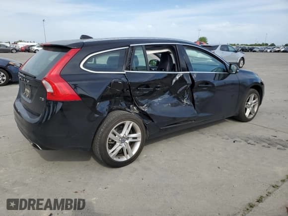 ✅ 2015 Volvo V60 T5 Drive-E Premier • VIN: YV140MEK4F1261924 • Лот: 53111885. Опубликован ранее на Copart с пробегом 86 620 миль. Бесплатный доступ к архиву аукционных продаж из США и подробный отчёт об истории автомобиля на DreamBid. Изображение 3.