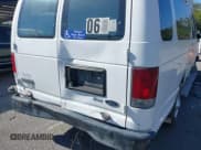 ✅ 2012 Ford Econoline Cargo Commercial • VIN: 1FTNS2EW4CDA50633 • Lot: 40694015. Wystawiony na IAAI z przebiegiem 309 334 mil. Bezpłatny archiwum sprzedaży aukcyjnych z USA i szczegółowy raport historii pojazdu na DreamBid. Zdjęcie 17.