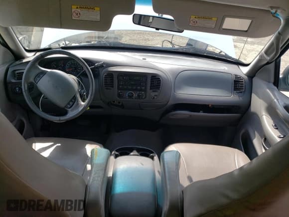 ✅ 1998 Ford F-150 XL • VIN: 1FTRX17L3WNB14207 • Lot: 81527935. Wystawiony na Copart z przebiegiem 236 310 mil. Bezpłatny archiwum sprzedaży aukcyjnych z USA i szczegółowy raport historii pojazdu na DreamBid. Zdjęcie 8.