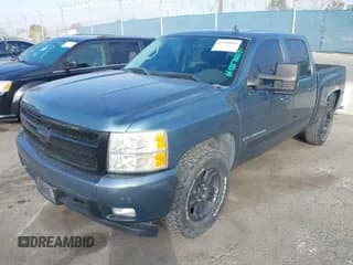 ✅ 2007 Chevrolet Silverado 1500 1LT • VIN: 2GCEK13M471621731 • Lot: 43596019. Wystawiony na IAAI z przebiegiem 217 416 mil. Bezpłatny archiwum sprzedaży aukcyjnych z USA i szczegółowy raport historii pojazdu na DreamBid. Zdjęcie 2.