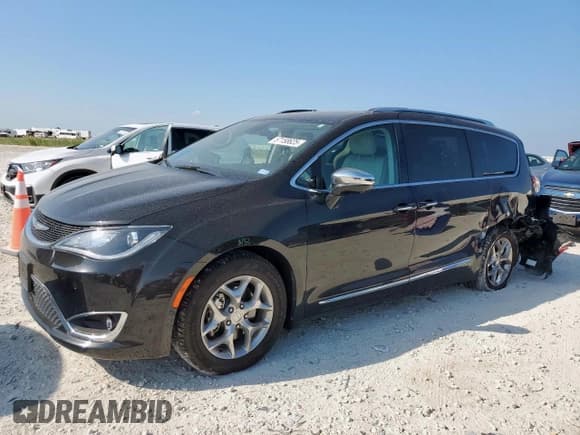✅ 2018 Chrysler Pacifica Limited • VIN: 2C4RC1GG0JR108312 • Lot: 57158625. Listed on Copart with 57,641 mi. Free auction sales archive from the USA and detailed vehicle history report at DreamBid. Image 1.