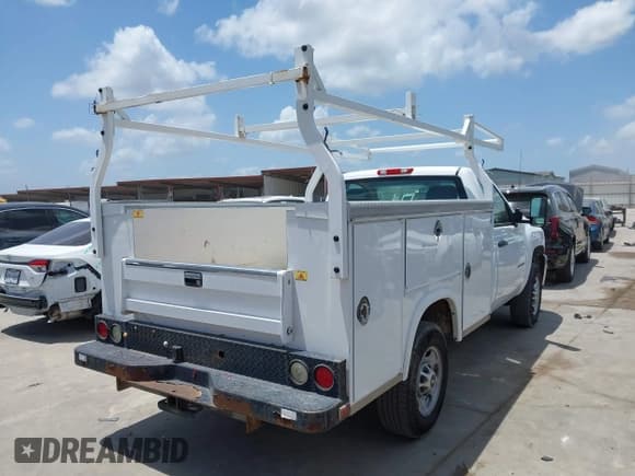 ✅ 2014 Chevrolet Silverado 2500HD Work Truck • VIN: 1GB0CVCG6EF132038 • Lot: 42552725. Wystawiony na IAAI z przebiegiem 251 569 mil. Bezpłatny archiwum sprzedaży aukcyjnych z USA i szczegółowy raport historii pojazdu na DreamBid. Zdjęcie 4.