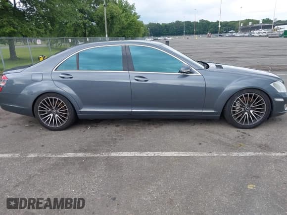✅ 2007 Mercedes-Benz S 550 • VIN: WDDNG86XX7A104266 • Lot: 42868256. Listed on IAAI with 129,877 mi. Free auction sales archive from the USA and detailed vehicle history report at DreamBid. Image 13.