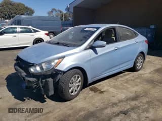✅ 2013 Hyundai Accent GLS • VIN: KMHCT4AE1DU284092 • Лот: 70888604. Опубликован ранее на Copart с пробегом 186 300 миль. Бесплатный доступ к архиву аукционных продаж из США и подробный отчёт об истории автомобиля на DreamBid. Изображение 1.