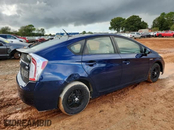 ✅ 2013 Toyota Prius Three • VIN: JTDKN3DU3D1713614 • Lot: 85715935. Listed on Copart with 163,163 mi. Free auction sales archive from the USA and detailed vehicle history report at DreamBid. Image 3.